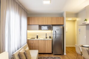 Studio, 1 lit double et 1 canapé-lit | Cuisine privée | Grand réfrigérateur, micro-ondes, plaque de cuisson, machine à expresso