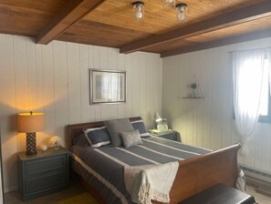 4 bedrooms, in-room safe, travel cot, WiFi