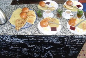 Desayuno continental incluido todos los días