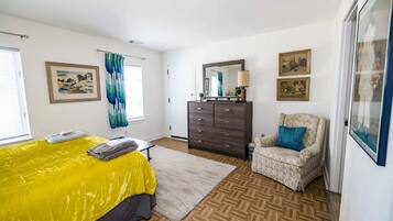 4 bedrooms, desk, iron/ironing board, travel cot