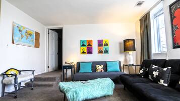 TV, peis og kontorer