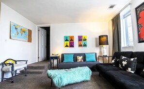 Fernseher, Kamin, Arbeitsbereiche