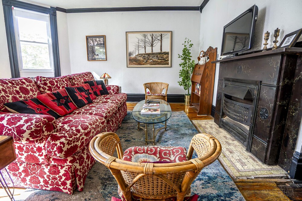 Parkside Paradise-Elegant Victorian Steps to Park