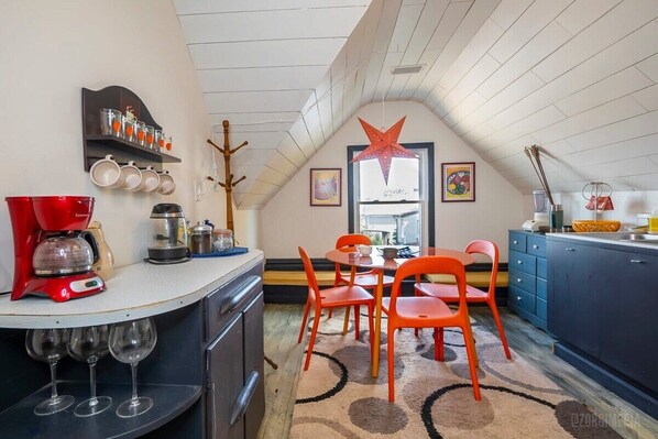 Dining - Crow's Nest Crash-Pad (Homestead)