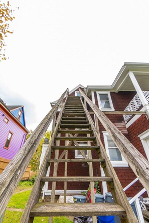 Property grounds - Crow's Nest Crash-Pad (Homestead)