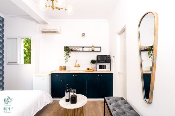 1 bedroom, down duvets, desk, blackout curtains - BEN GURION BLVD - Classic Collection - By HOMY (Tel Aviv)