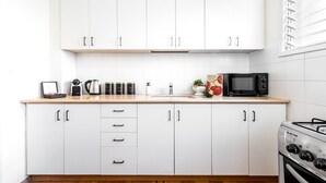 1 Bedroom Apartment Superiour (Bazel #47 St.) | Eget kjøkken | Espressomaskin, kaffetrakter/tekoker, kjøleskap og ovn