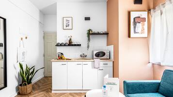 Studio Apartment (Dizengoff #154 St.) | 私人廚房 | 大型雪櫃/冰箱、焗爐、爐具、特濃咖啡機