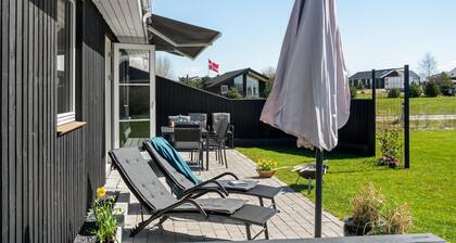 Schönes Haus in Føllenslev mit WLAN