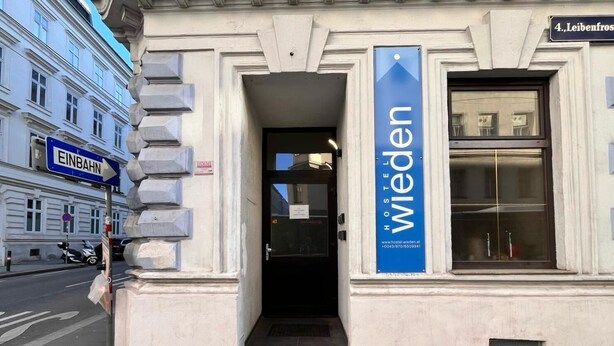 The entrance to a building with a sign reading "Hostel Wied". - Hostel Wieden (Vienna)