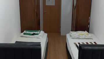 Basic Double or Twin Room, Non Smoking, Shared Bathroom | Free WiFi, bed sheets