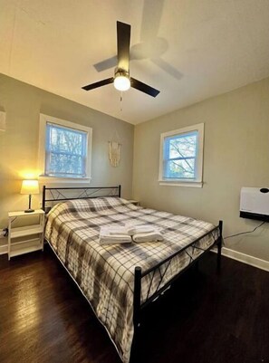 1 bedroom, desk, iron/ironing board, free WiFi