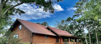 BEAUTIFUL WATERFRONT . GNAT SCREENED BOATHOUSE AND AJOINING COVERED BOAT SLIPS