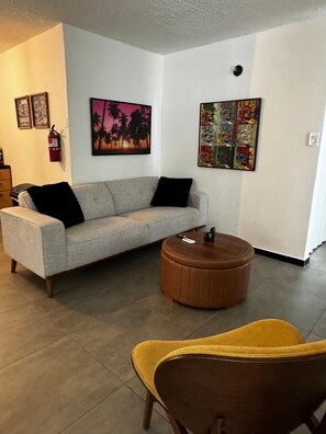 Smart TV - Centrally Located Apt +Solar Energy+ 6 Persons (Carolina)