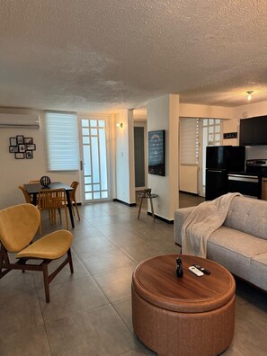 Smart TV - Centrally Located Apt +Solar Energy+ 6 Persons (Carolina)