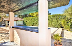 Property grounds - Stunning home in Sorgues (Sorgues)