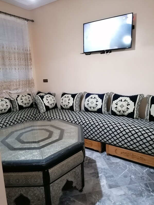 Family Apartment | Living area | Flat-screen TV - Appartement le Bel Abri (Meknes)