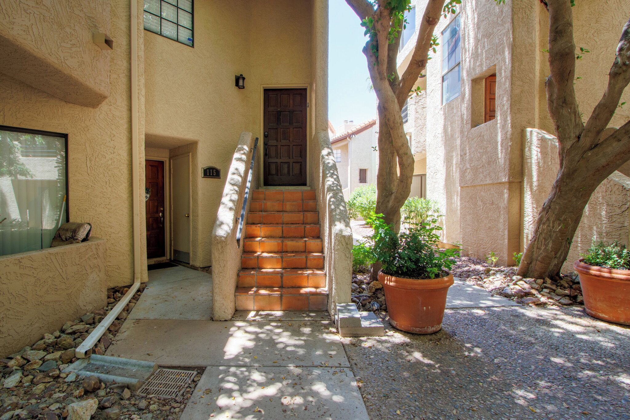 Paradise Valley location! 2BR/2BA Condo