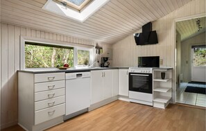 Fridge, stovetop, dishwasher, coffee/tea maker - 3 bedroom nice home in Fjerritslev (Fjerritslev)