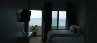 Surprising, delicate, space for 3 with balcony sea view