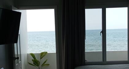 Surprising, delicate, space for 3 with balcony sea view