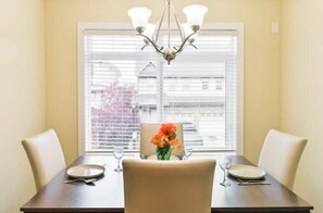 Dining - Perfect Calgary Escape, 10min>Airport (Calgary)