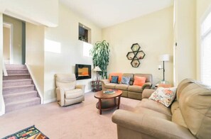 Smart TV, fireplace, books - Perfect Calgary Escape, 10min>Airport (Calgary)