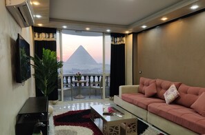 Living area - Hi Pyramids  (Giza)