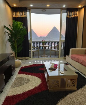 Living area - Hi Pyramids  (Giza)