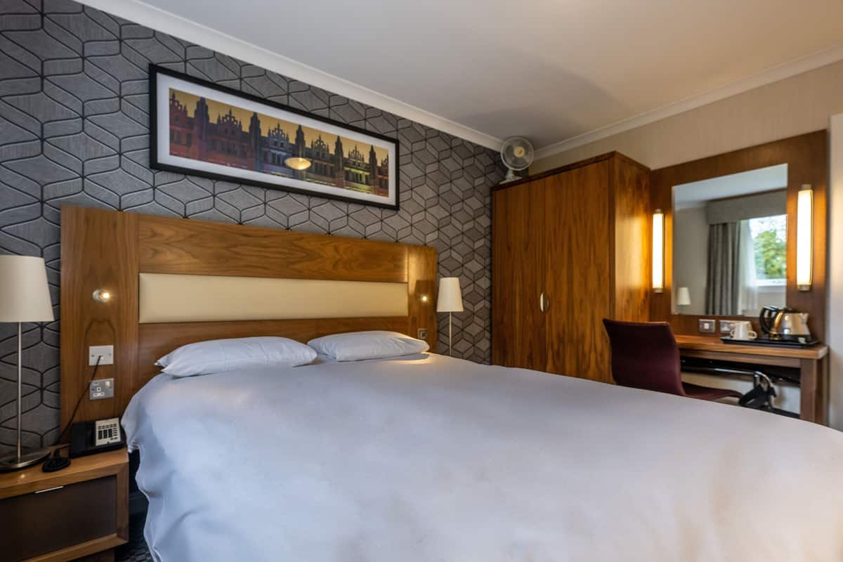 Comfort kamer | 1 slaapkamer, individueel gemeubileerd, een bureau, een laptopwerkplek