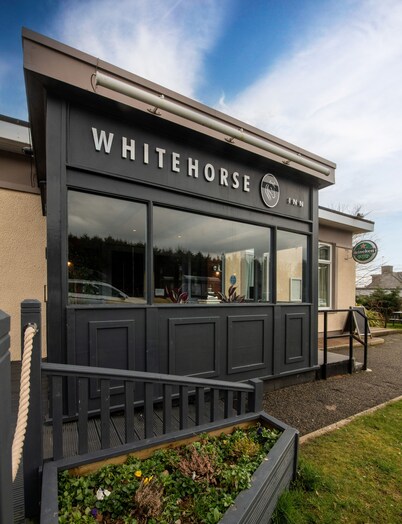 The white horse inn 