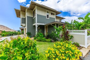 Exterior - 4 BDRM, Near beach, Ocean Views, HotTub, Pool, Gym (Waianae)
