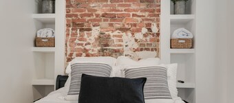 Walk to the Naval Academy and Historic Annapolis.  Private parking at the home.