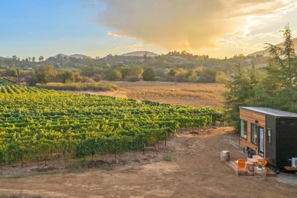 Luxury Vineyard Escape w Fireplace - Malbec