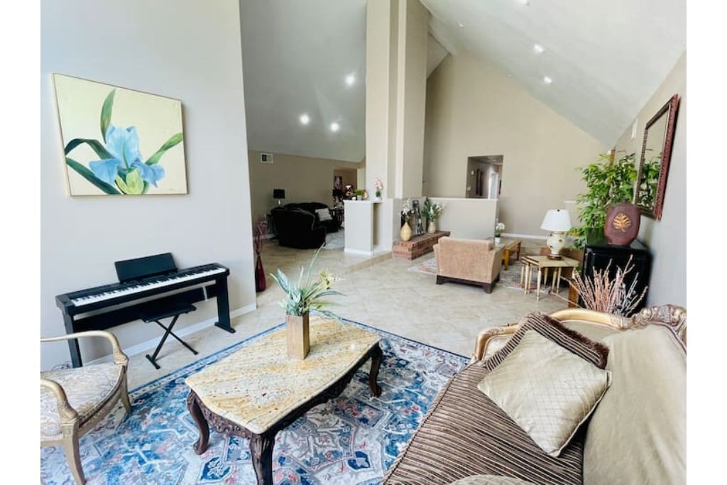 California Dream House w/pool & tennis court