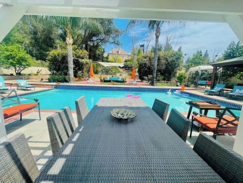 California Dream House w/pool & tennis court