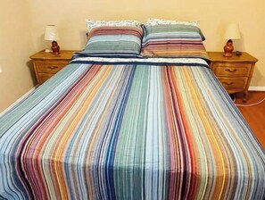 5 bedrooms, desk, iron/ironing board, free WiFi