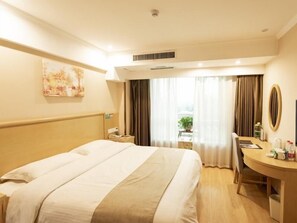 Room - Greentree Inn Zhumadian Xincai County Yueliang Bay Hotel (Zhumadian)