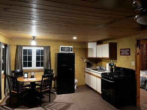 Private kitchen - Loons Lodge Cabin at Castles Resort is right on the Mille Lacs Lake ! (Isle)