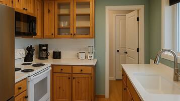 冰箱、微波炉、烤箱、炉灶