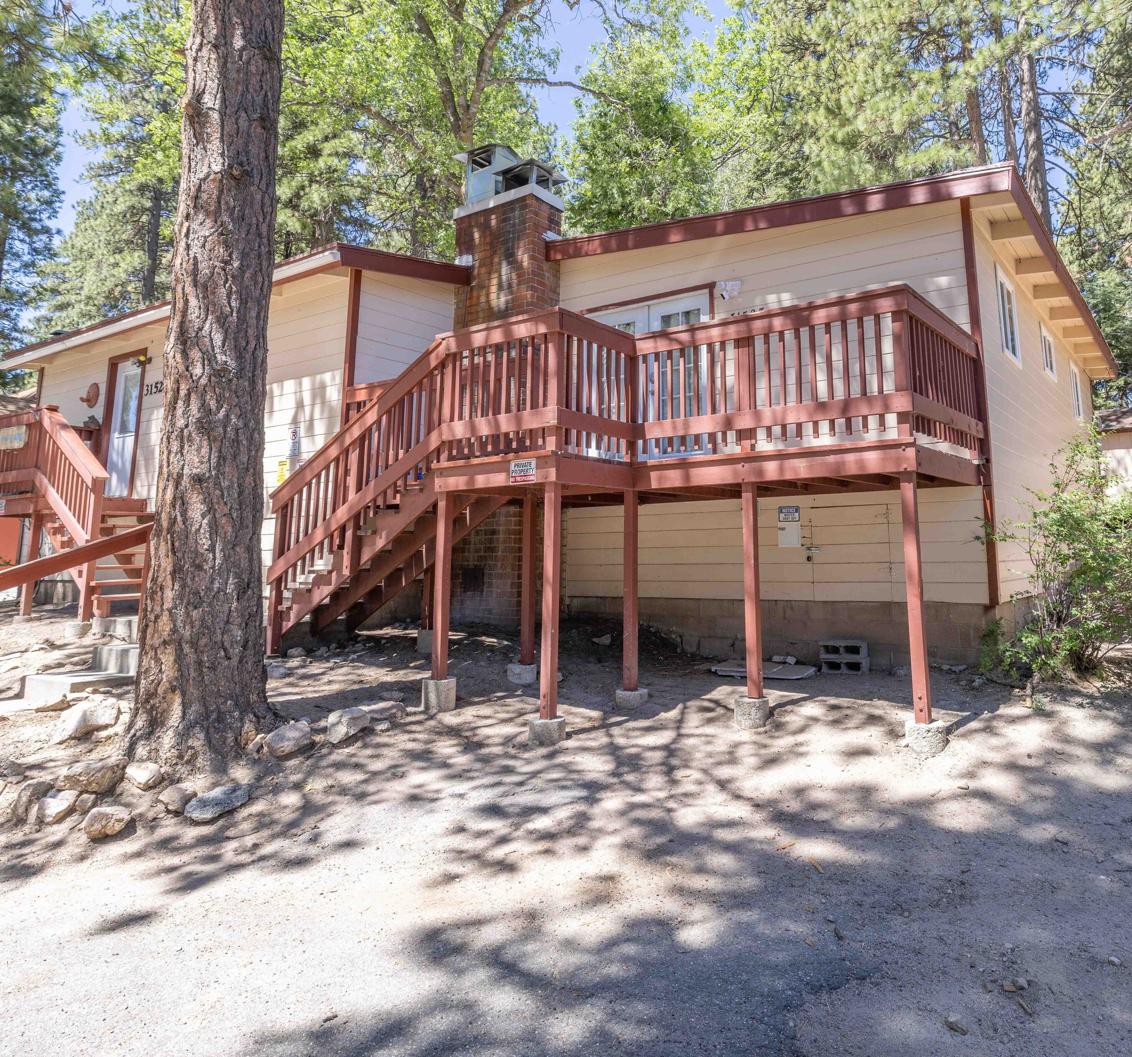Hilltop cabin-  14 mins drive to Lake arrowhead + 12 mins drive to Snow Valley
