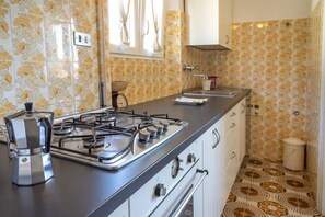 Frigorífico, horno y lavavajillas