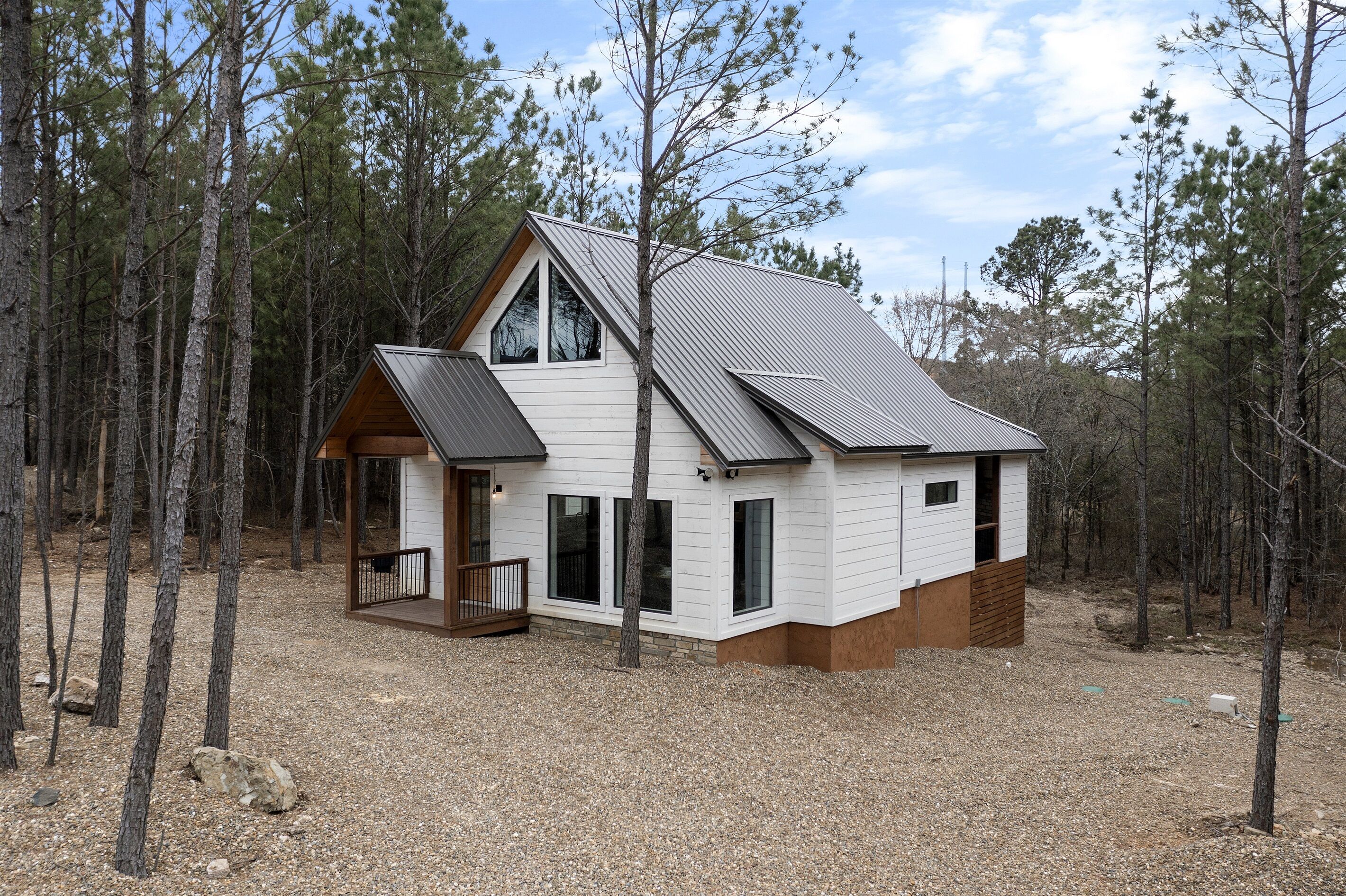 Brand NEW Honeymoon Cabin: Toasted Pines(Sleeps 4)