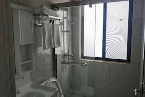 A modern bathroom with a toilet, shower, and a window with a view. - Xinchang Yunqi Small Building House (Xinchang)