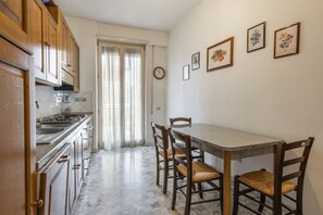 Kühlschrank, Ofen, Herdplatte, Geschirrspüler