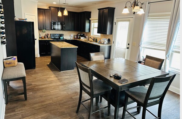 Dining - Lake House in North Georgia Mountains (Gainesville)