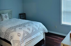 3 bedrooms, iron/ironing board, free WiFi, bed sheets - Lake House in North Georgia Mountains (Gainesville)