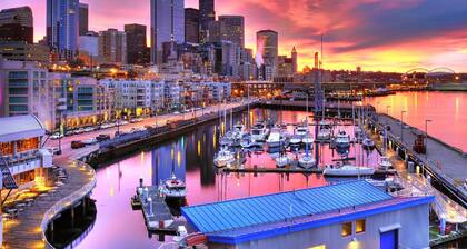 Spacious Seattle Home W/ Gameroom ~ Near Sea-Tac Airport! 5BD 3.5BA