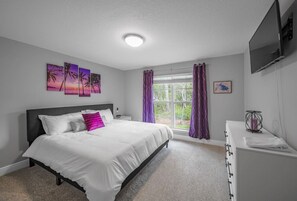 5 Schlafzimmer, Schreibtisch, Bügeleisen/Bügelbrett, Reisekinderbett