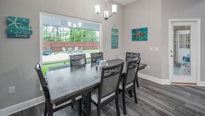 Dining - Gorgeous 5 Bed/3 Bath, 10 Minutes To Navarre Beach (Navarre)